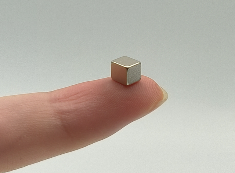 Small square neodymium magnet 5x5x4.3mm