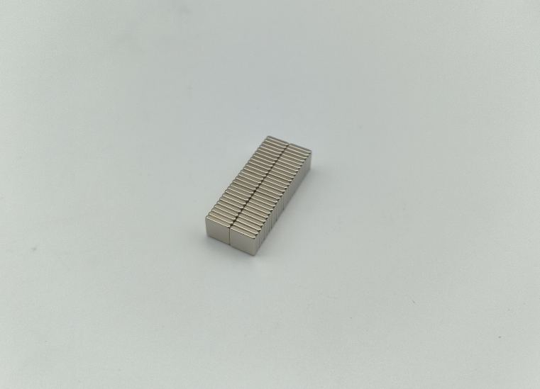 5.2x5.2x1mm square strong magnet