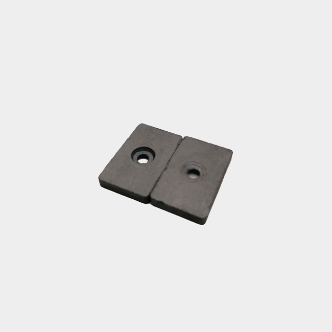 Screw on rectangular ferrite magnet spot sale 30 x 20 x 4 mm