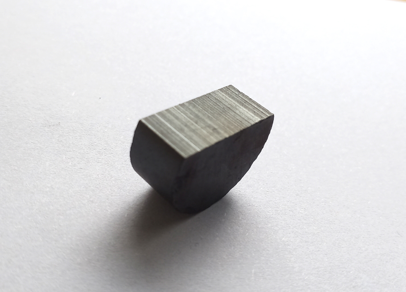 semi-circular ceramic magnet with a diameter of 26.6x18.7x11.7mm