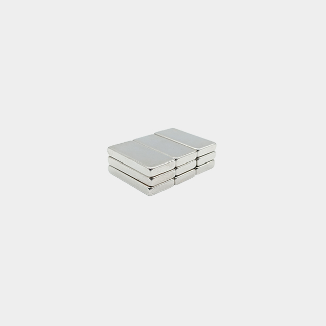 Neodyum dikdörtgen mıknatıs spot satışı ucuz 26.5 x 12.5 x 4mm