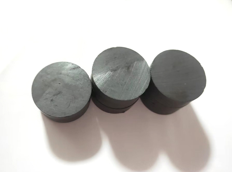 The picture is Y30BH circular ferrite magnet