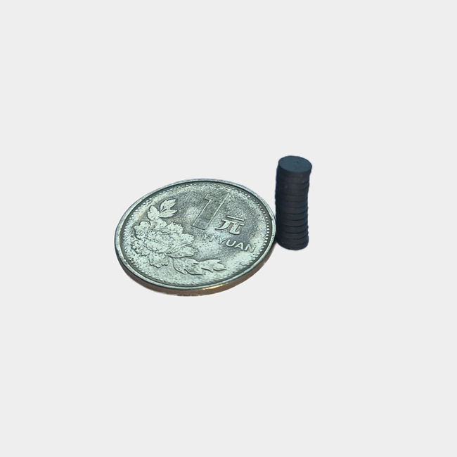 Small and thin ferrite disc magnet 4mm dia x 1mm thick