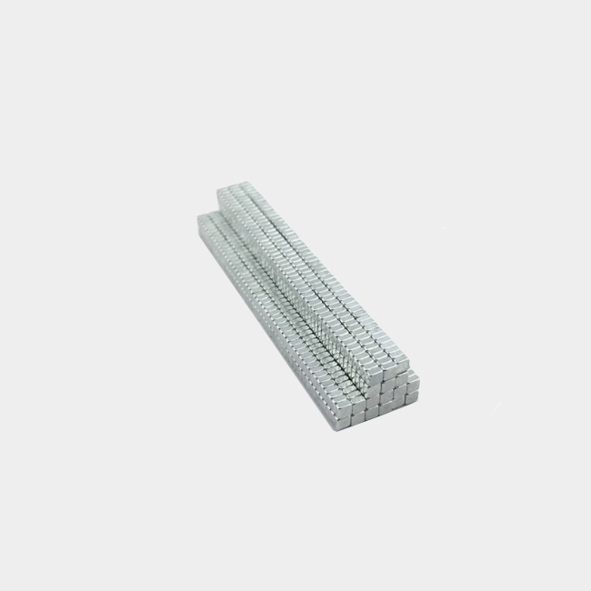 Güçlü küçük düz neodyum kare blok mıknatıs 2.5 x 2.5 x 1mm