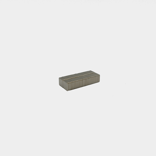 Small thin square strong magnet N52 - 5.2 x 5.2 x 1 mm
