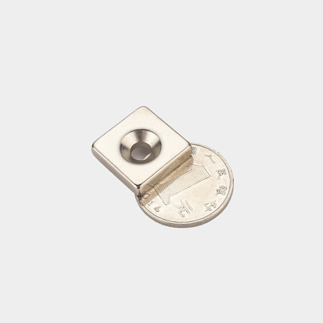 Square neodymium magnet with screw holes 20 x 20 x 5 mm