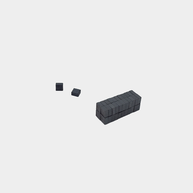 Small size square ferrite magnet 4mm x 4mm x 2mm