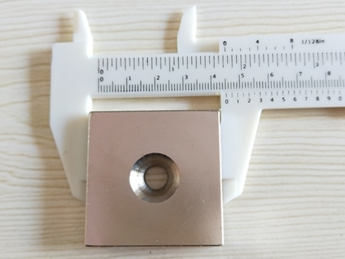 kare havşa başlı mıknatıslar 45 x 45 x 9mm 