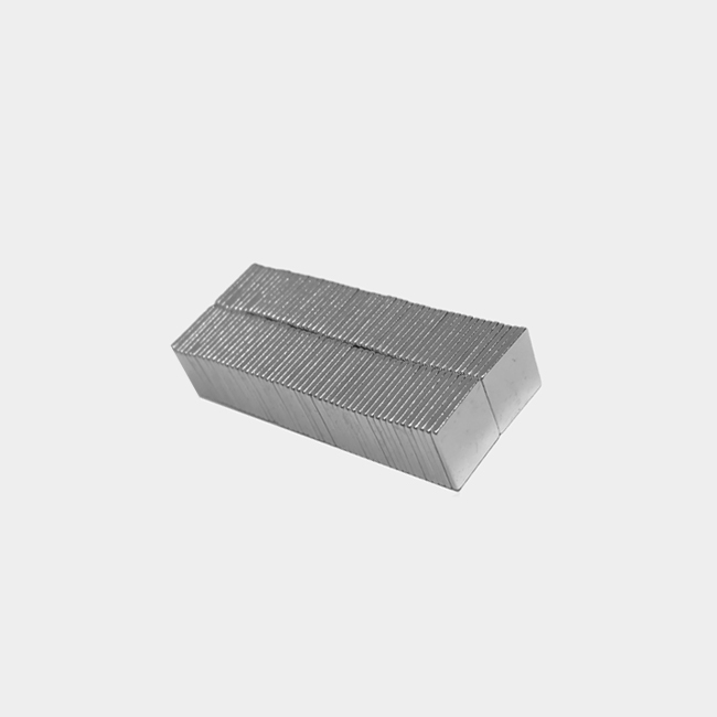 10mm x 10mm x 1mm güçlü düz kare ndfeb mıknatıs çekme kuvveti 0.4kg