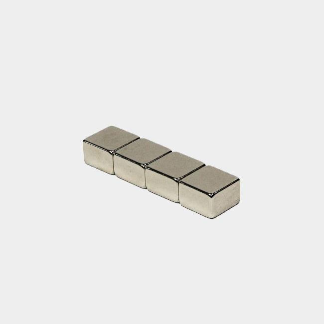 12mm genişliğinde süper güçlü nadir toprak kare mıknatıs 12x12x8mm