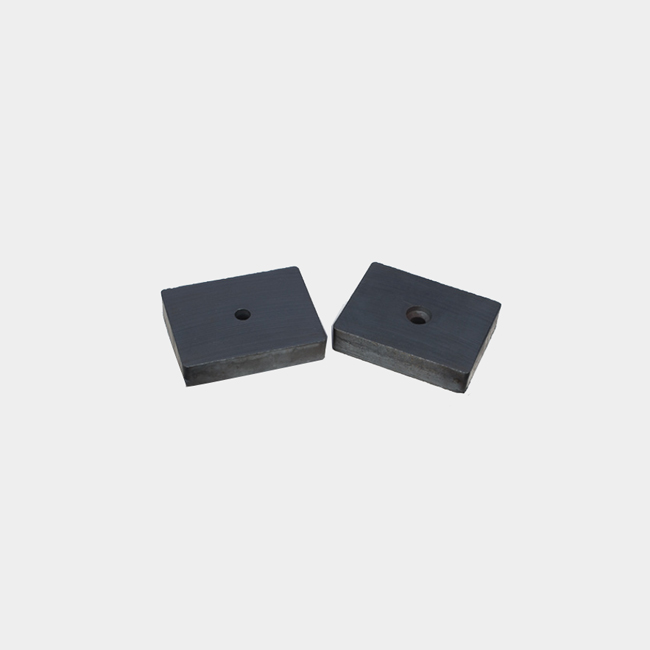 85x65x18mm ceramic magnet block with screw on hole