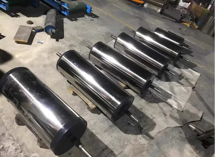 picture shows a permanent magnet roller for conveyor belt