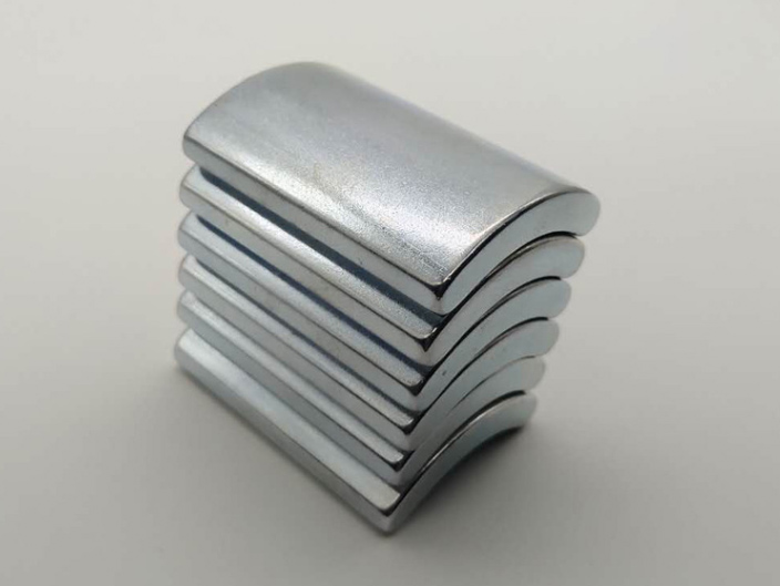 Neodymium arc segmented magnet