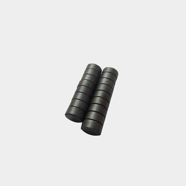 Round ferrite magnets with dots and chamfers 17.8x7.8mm