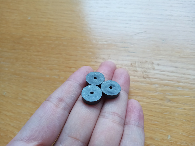 Small hole multi-pole injection molded neodymium magnet 14x2x4mm