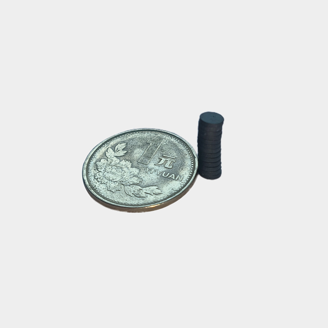 Small and thin ferrite disc magnet 4mm dia x 1mm t