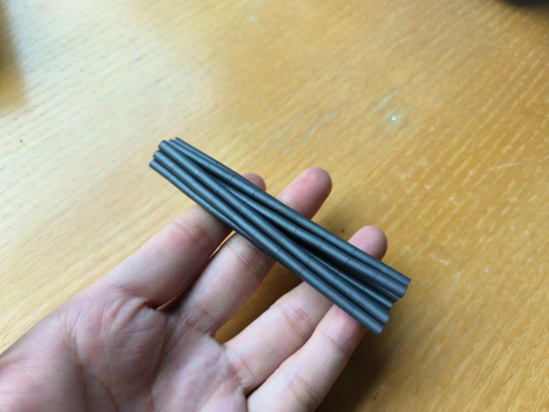 4mmx10mm Cylindrical Ceramic Ferrite Magnets