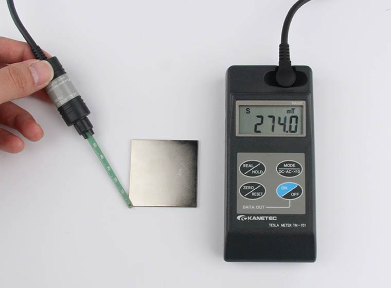 Gauss measurement of the N52 grade square strong magnet 50x50x2mm