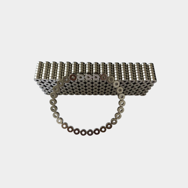 Radially magnetized high magnetic energy product r