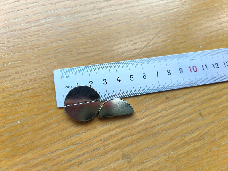 1 inch half-circle strong magnets