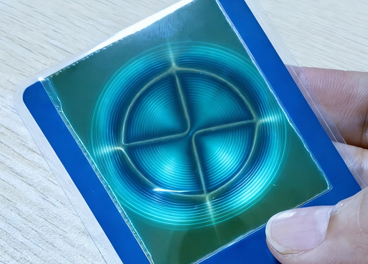 Picture of magnetic pole distribution of 4 pole circular magnet