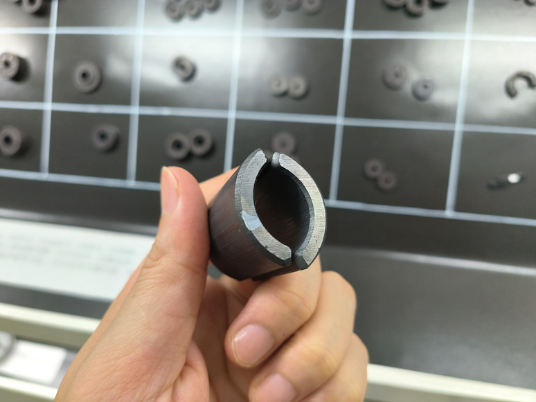 Sintered ferrite arc-shaped magnet