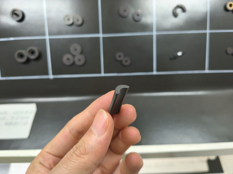 Ceramic ferrite arc-shaped magnet Ceramic ferrite arc-shaped magnet