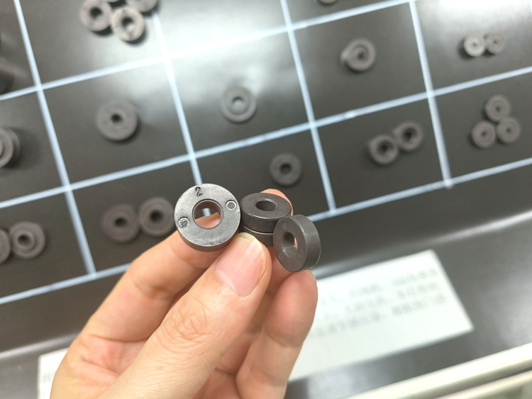 Radial injection-moulded magnetic rings Radial injection-moulded magnetic rings